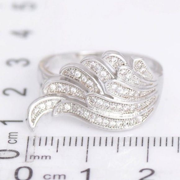 NEW 18K White Gold Diamond Angel Wing Ring - Picture 3 of 4